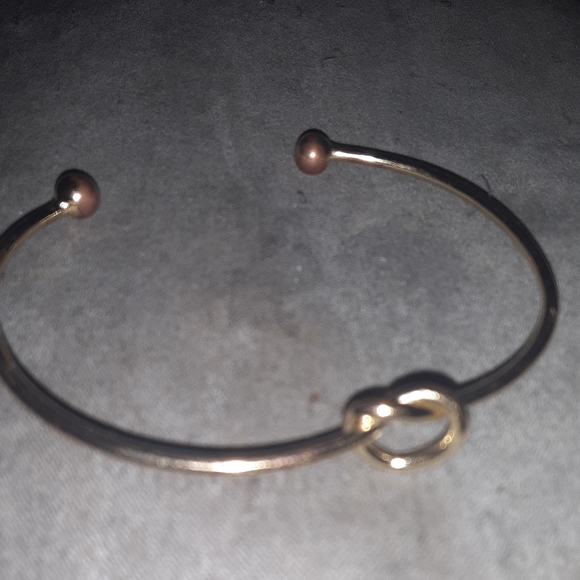 Lauren Conrad Love Knot Goldtone Cuff  Bangle Bracelet - Picture 1 of 2